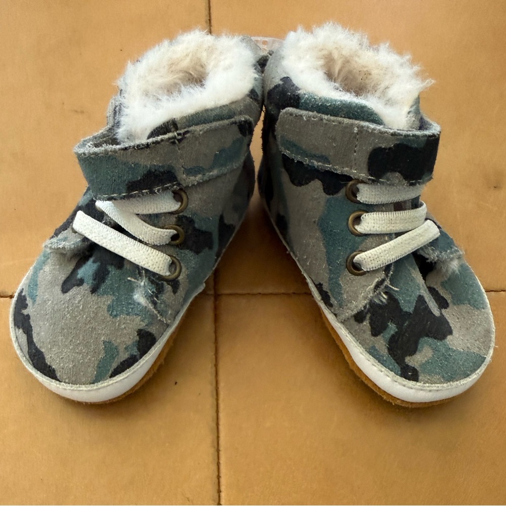 ❤️$10 FLASH SALE❤️Monkey Feet Camo High Top 3